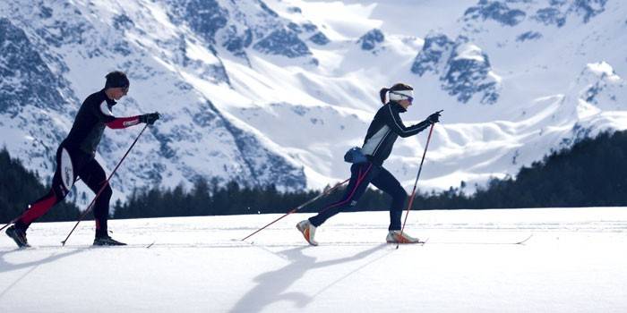 Біг на лижах: користь катання і уроки для початківців з відео