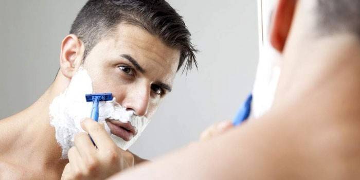 Подразнення після гоління у чоловіка на обличчі - як уникнути запалення та свербежу