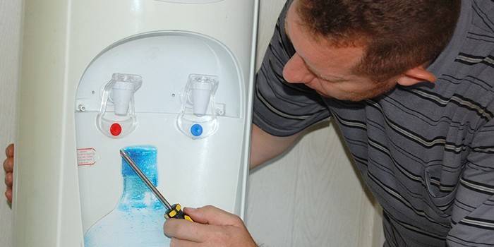 Як почистити кулер для води самостійно в домашніх умовах - інструкція з відео