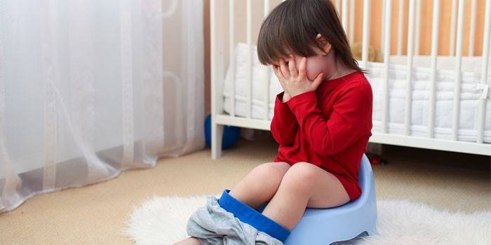 Причини запору у дітей - симптоми і ознаки, способи лікування