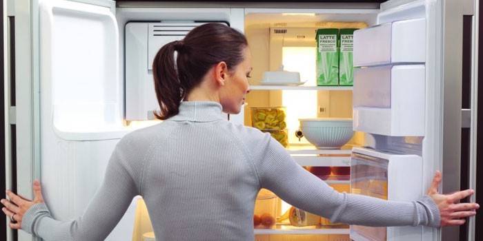 Як позбутися від неприємного запаху в холодильнику в домашніх умовах - народні засоби і поглиначі