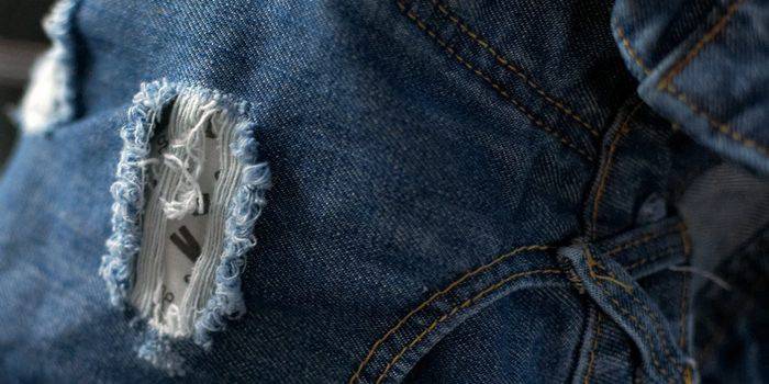 Як зробити потертості на джинсах в домашніх умовах і способи зробити зістарений рваний ефект