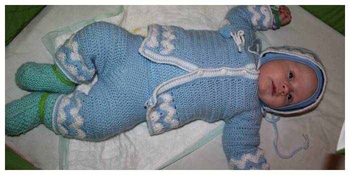 В'язані дитячі костюмчики для новонароджених - вибір пряжі для немовляти, урок для початківців