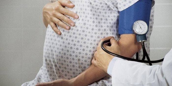 Високий тиск при вагітності на ранніх і пізніх термінах - причини і лікування