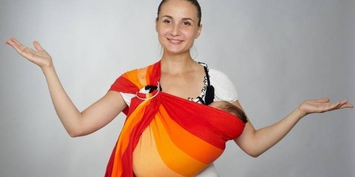Слінг з кільцями - зручність для мами і малюка