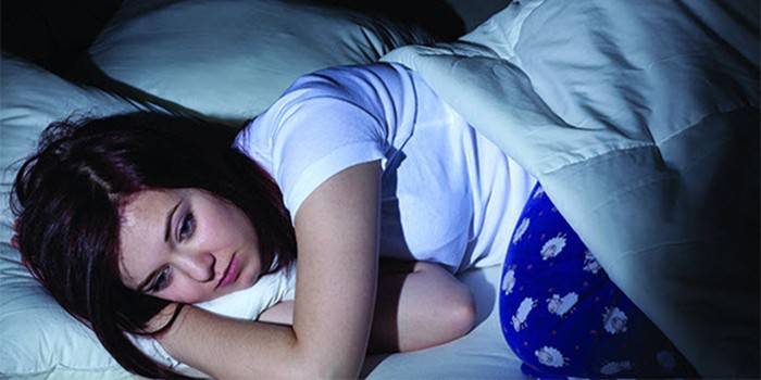 Чому люди прокидаються по ночах - поганий сон у дорослих і дітей: що робити з безсонням