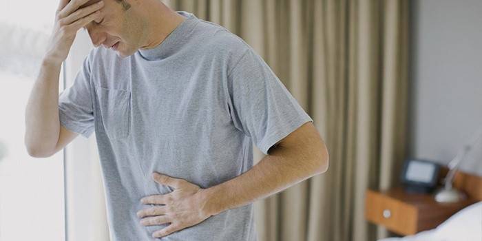 Симптоми панкреатиту у чоловіків: ознаки хронічної і гострої форми