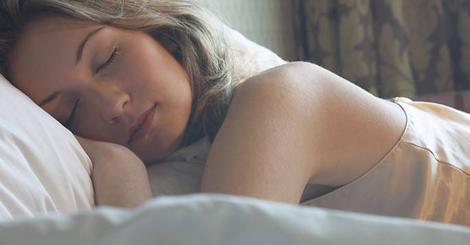 Науковий факт: жінкам необхідно спати більше, оскільки їх мозкова активність сильніше чоловічий - належне час сну для відновлення