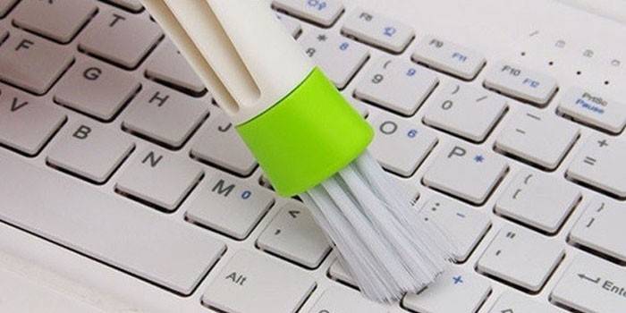 Як почистити клавіатуру ноутбука - огляд механічних та професійних методів