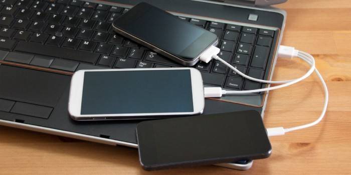 8 способів, як без зарядки зарядити телефон