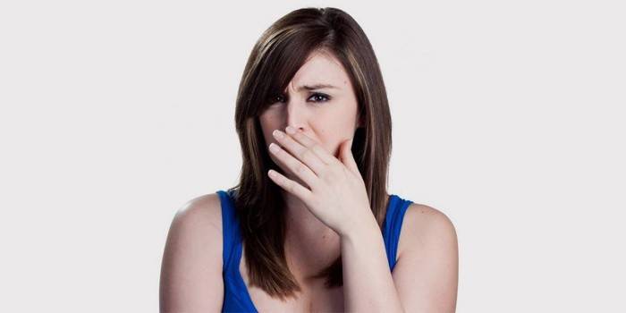 Виділення в жінок з неприємним запахом: причини і лікування