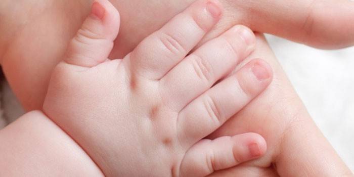 Облазить шкіра на пальцях рук у дитини і дорослого, причини відшарування