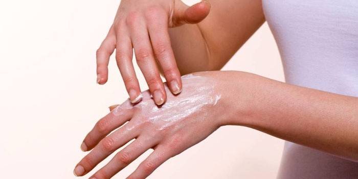 Грибок на пальцях рук: лікування захворювання, протигрибкові засоби