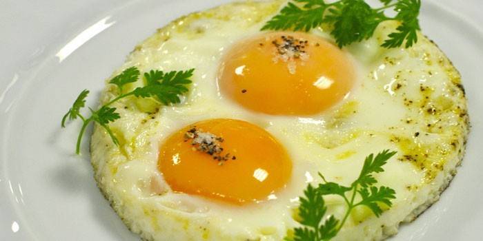 Користь і шкода яєчні на сніданок, при схудненні або для дітей - як правильно приготувати