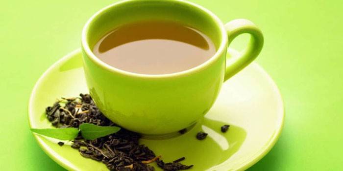 Зелений чай при підвищеному тиску: як впливає на гіпертоніка, правильне заварювання і користь вживання