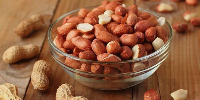 Чим корисний арахіс для організму жінок і чоловіків: властивості та протипоказання