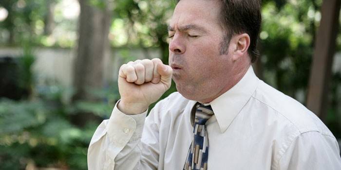 Вологий кашель - відмінність від сухого, лікарські препарати та народні рецепти для лікування