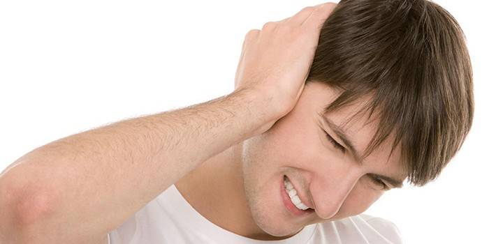 Пробка у вусі: що робити при симптомах, як прибрати сірку у хворого в домашніх умовах