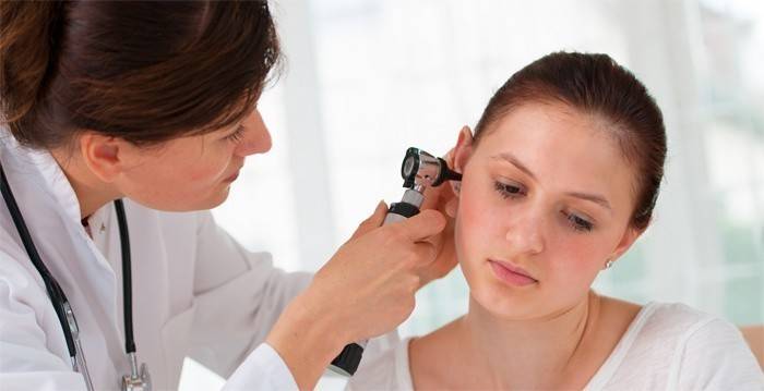 Грибок у вухах: симптоми і лікування препаратами і народними засобами