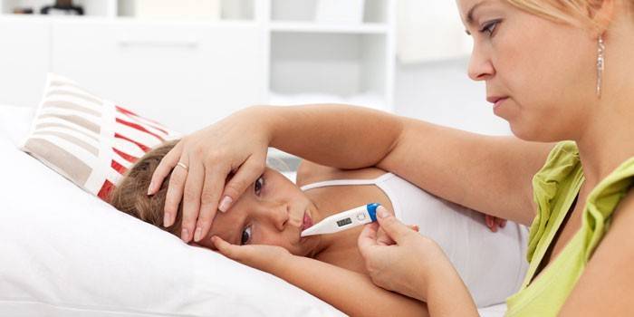 Блювання і температура у дитини: причини