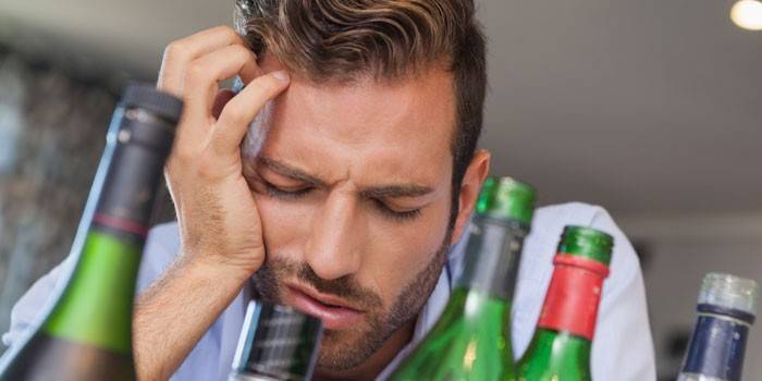 Алкогольна інтоксикація: стадії та ознаки отруєння, діагностика та зняття симптомів в домашніх умовах