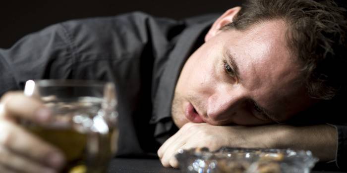 Ознаки алкогольного отруєння горілкою, етиловим і метиловим спиртом, сурогатним алкоголем