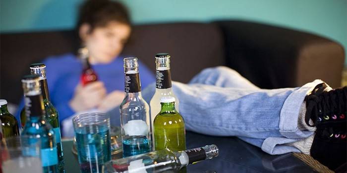 Причини алкоголізму жіночого і чоловічого - види і стадії захворювання, наслідки для здоров'я та психіки