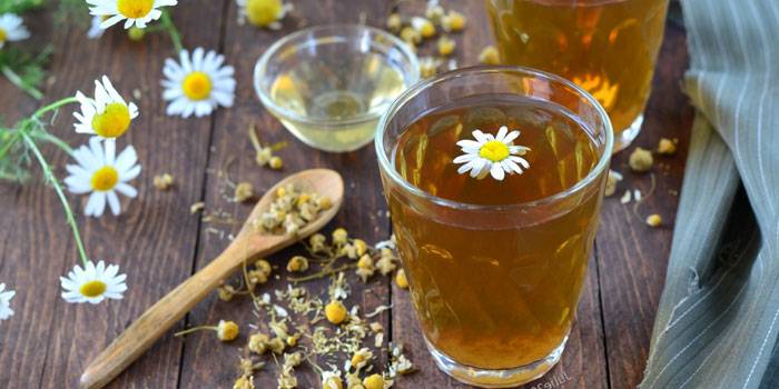 9 корисних властивостей чаю з ромашки, від чого рослина допомагає