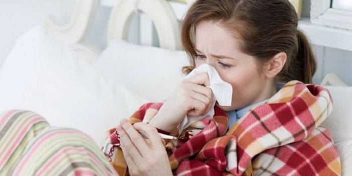 Порошок від застуди та грипу: кращі противірусні засоби для дорослих і дітей