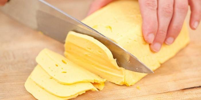 Як приготувати сир в домашніх умовах з сиру і молока