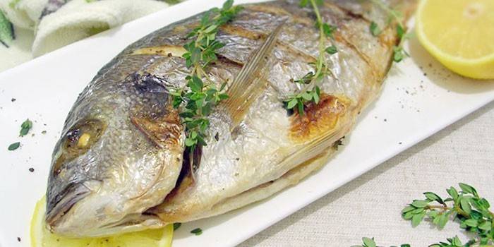 Дорадо в духовці - рецепти приготування запеченої риби з лимоном, овочами у фользі з фото