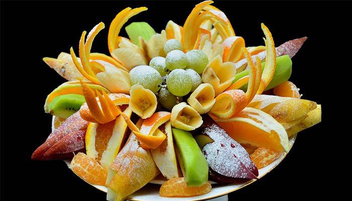 Нарізка фруктів на святковий стіл: ідеї для прикраси тарілки