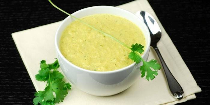 Як приготувати суп з кольорової капусти, за смачними рецептами з фото і відео