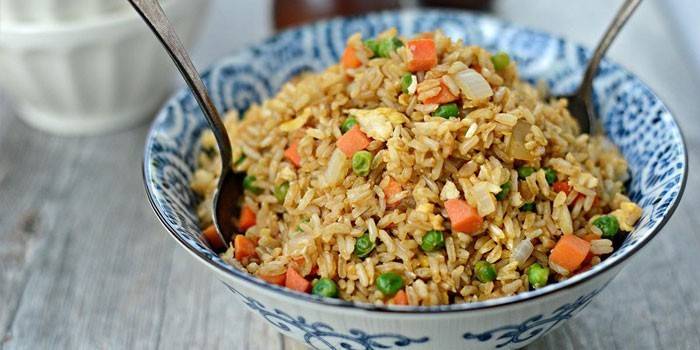 Рис з яйцем по-китайськи - як готувати з куркою, креветками або крабовим м'ясом
