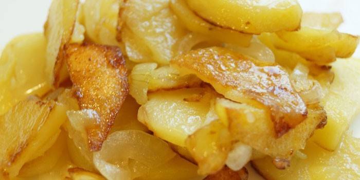 Смажена картопля з цибулею: як смачно приготувати