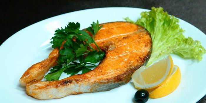 Стейк з сьомги: як приготувати смачну рибу