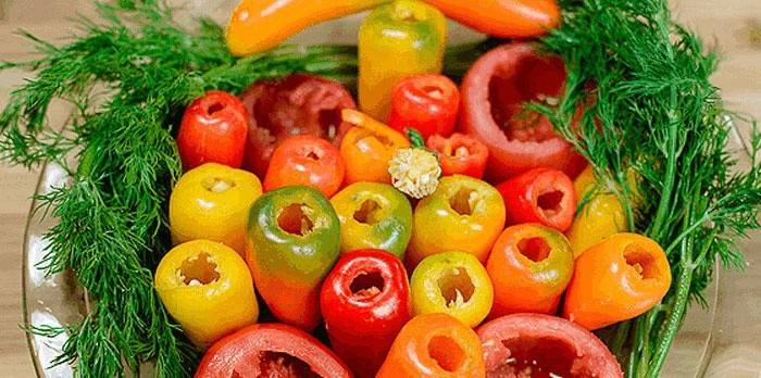 Перець, фарширований овочами: приготування з фото