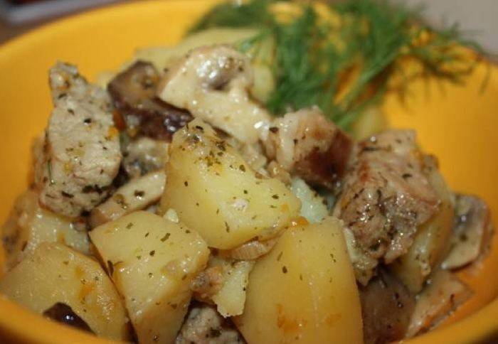 Тушкована картопля зі свининою - рецепти приготування з фото