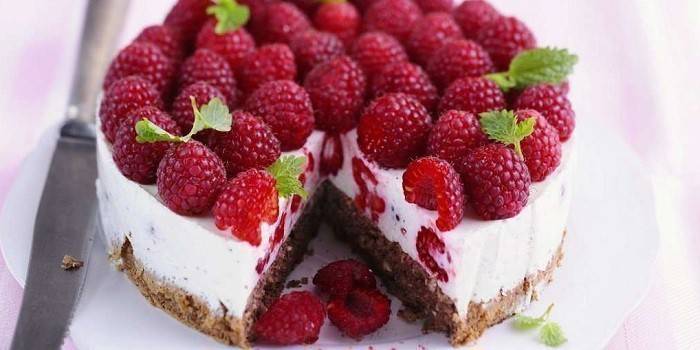 Торт з замороженими ягодами або свіжими - як готувати коржі, крем і красиво декорувати