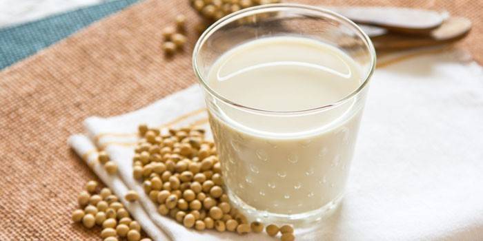 Соєве молоко - користь та шкоду, як приготувати в домашніх умовах і рецепти страв