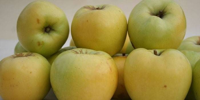 Печені яблука в мультиварці: як приготувати