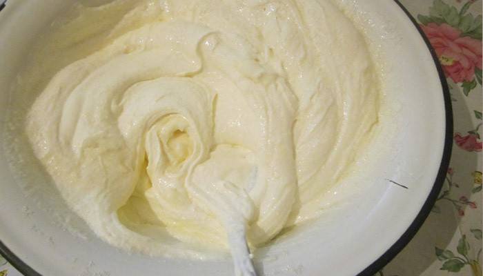 Крем зі сметани і згущеного молока для торта: покроковий рецепт приготування