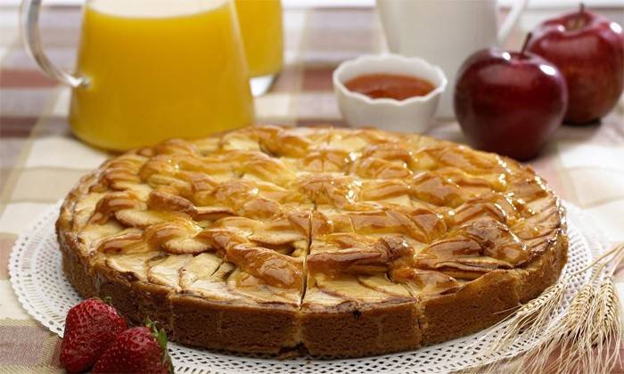 Дієтичний пиріг з яблуками з сиру і сметани: рецепт приготування