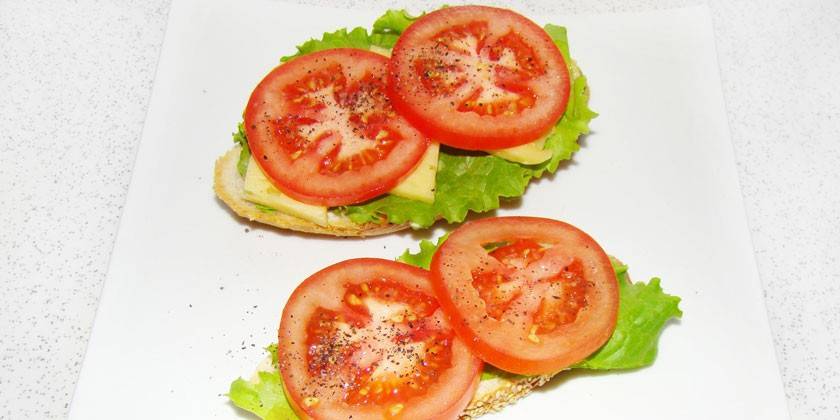 Бутерброди з помідорами - покрокові рецепти приготування закуски з фото