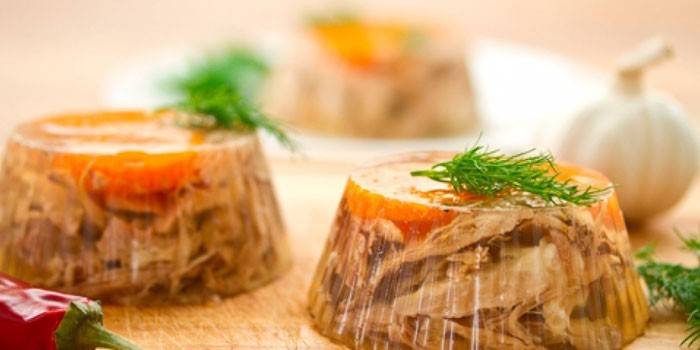 Холодець з м'яса - популярні рецепти приготування страви з яловичини, свинини та курки з фото