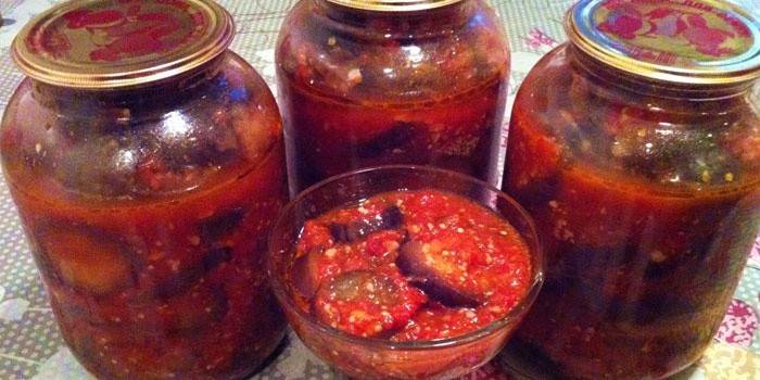 Баклажани з помідорами і часником на зиму - рецепти салатів і закусок для заготівлі