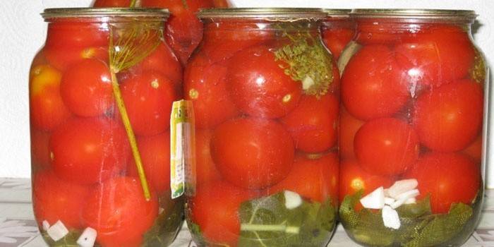 Рецепт маринованих помідорів на зиму Пальчики оближеш - домашнє консервування томатів у банках