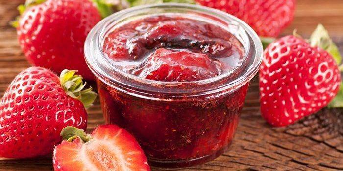 Як зварити джем з полуниці - рецепт приготування ягоди з цукром, на зиму