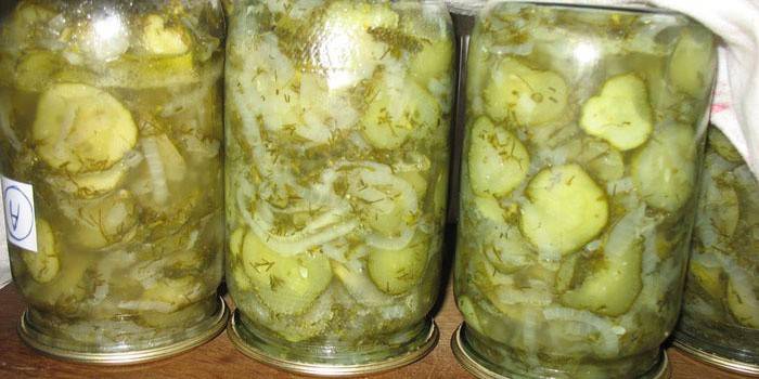 Салат з огірків на зиму без стерилізації: смачні рецепти