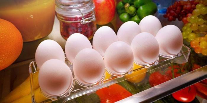 Скільки зберігаються варені яйця в холодильнику і морозильній камері і від чого це залежить